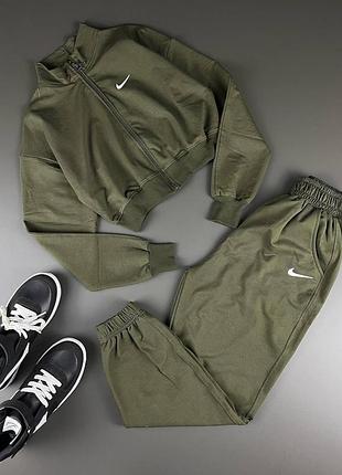 Спортивний костюм в стилі nike