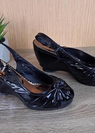 Босоніжки з лакової шкіри fashion pymes