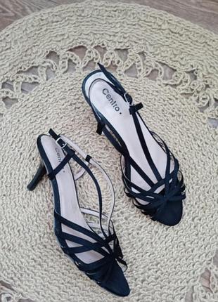 Хрупкие нежные тканые черные женские босоножки на небольшой шпильке размера 38, 37,5