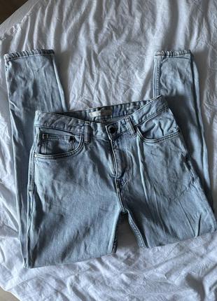 Джинсы slim fit 38 размер.