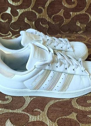 Білі кросівки adidas superstar оригінальні у розмірі 37.