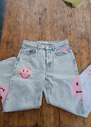 Джинсы мом со смайликами