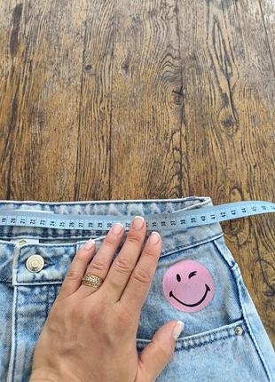 Джинсы мом со смайликами