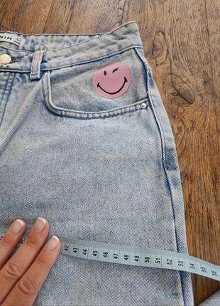 Джинсы мом со смайликами