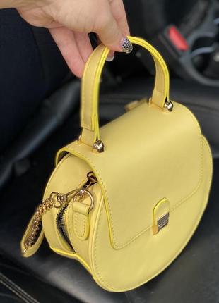 Жовта сумка кругла