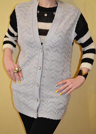 Серая жилетка на пуговицах безрукавка