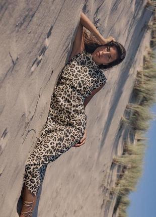 Сукня середньої довжини з драпірованим поясом