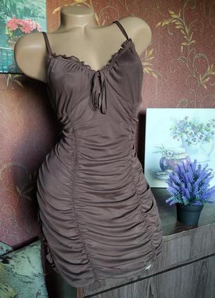 Коричневое короткое платье на бретелях с сборками от h&m