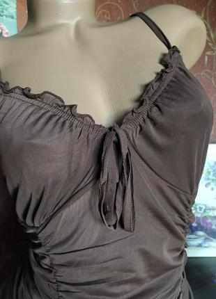 Коричневое короткое платье на бретелях с сборками от h&m