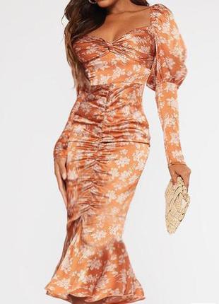 Розпродаж сукня prettylittlething міді призбиране
