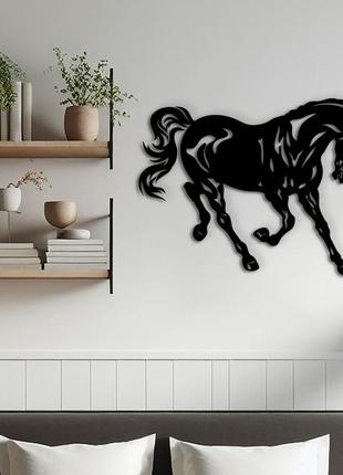 Интерьерная картина на стену, декоративное панно из дерева "лошадь на пробежке", стиль лофт 25x18 см