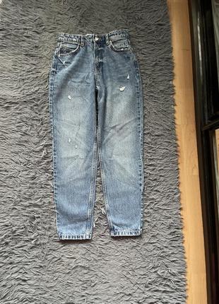Bershka стильные джинсы mom fit из свежих коллекций