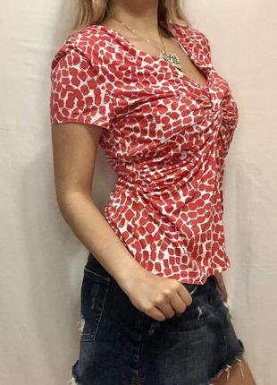 Вінтажна червона обтягуюча блуза з принтом2 фото