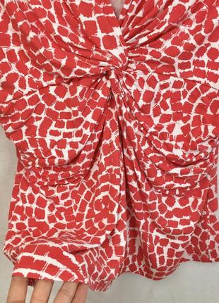 Вінтажна червона обтягуюча блуза з принтом5 фото