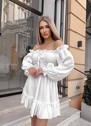Муслиновое, хлопковое короткое платье с открытыми плечами