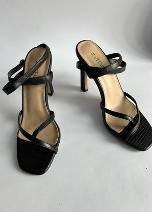 Жіночі босоніжки-вʼєтнамки від justfab