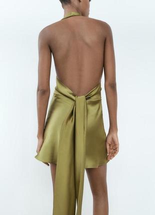 Атласное платье с воротником хальтер6 фото