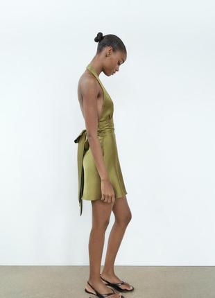 Атласное платье с воротником хальтер3 фото