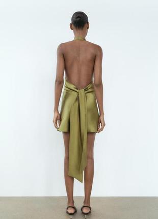 Атласное платье с воротником хальтер7 фото