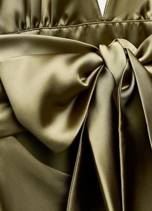 Атласное платье с воротником хальтер10 фото