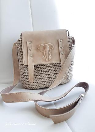 Сумка с дизайнерским теснением