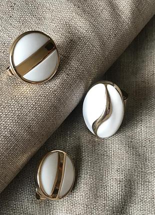 Красивый  комплект сережки та каблучка емаль  маркування avon