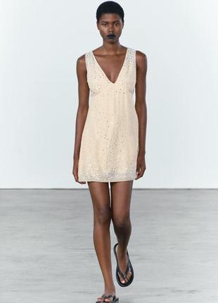 Короткое платье бежевое с стразами zara new