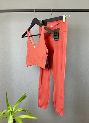 Женский комплект кроп топ + леггинсы under armour rock project оригинал.