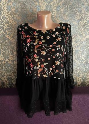 Красивая блуза с вышивкой размер 46/48 блузка кофточка