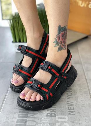 Женские босоножки в стиле gucci