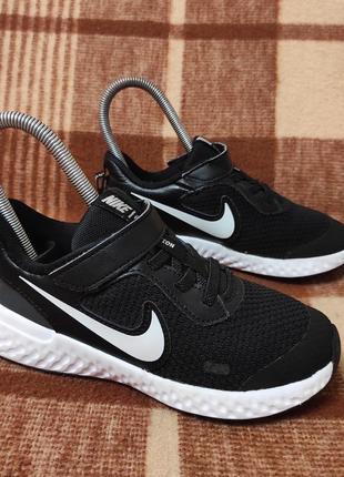 Оригинальные кроссовки nike revolution