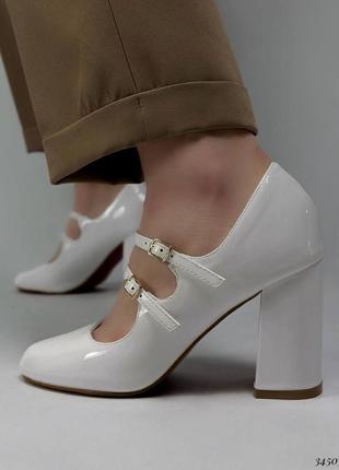Туфлі мері на підборі