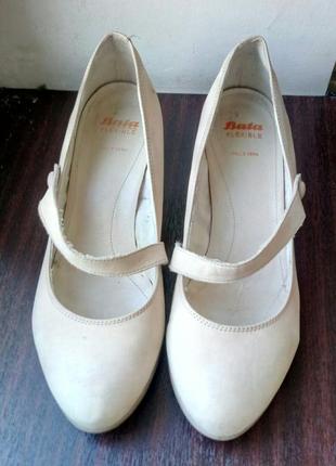Отличные женские туфли bata3 фото