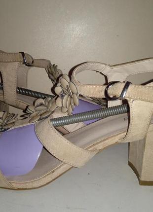 Брендові гламурні босоніжки graceland.