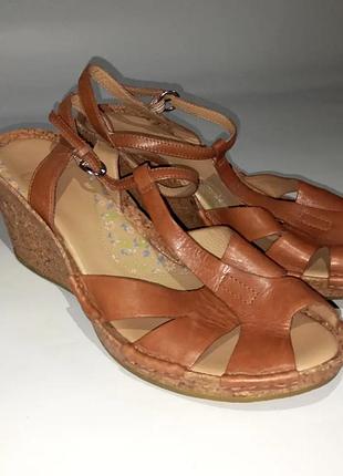 Жіночі босоніжки clarks 39р. платформа