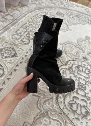 Зимние сапоги на каблуке