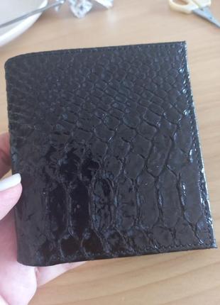Кошелек мужской из кожи.