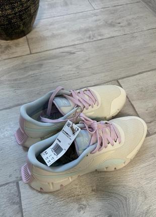 Жіночі кросівки reebok для спорту та повсякденного користування