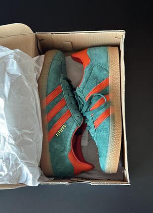 Новые adidas gazelle j