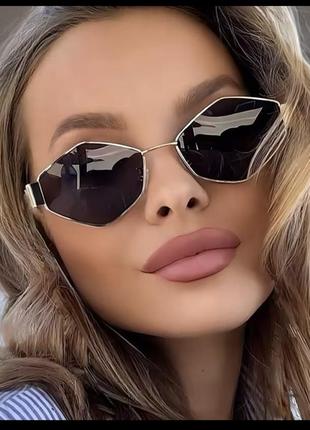 Сонцезахисні окуляри в стилі  celine селін, металічна оправа та золота