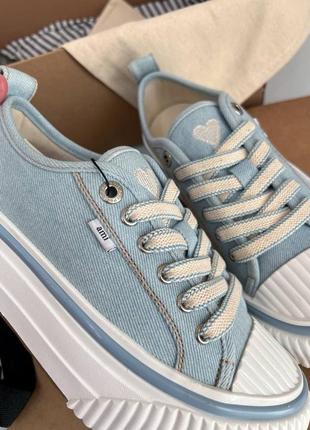 Кросівки в стилі ami блакитні джинс на товстій підошві5 фото