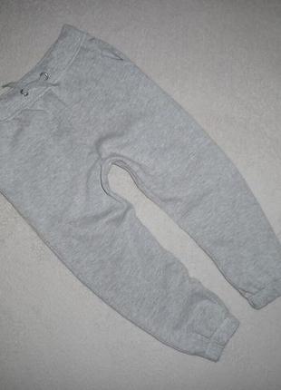 Утеплённые спортивки на 6-7 лет. рост 120 см.