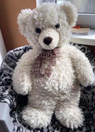 Мягкий приятный мишка.