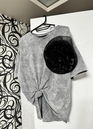 Трендова футболка з квіткою, one size, стан ідеал