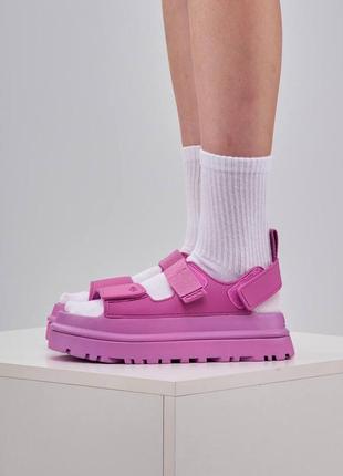 Трендові босоніжки ugg