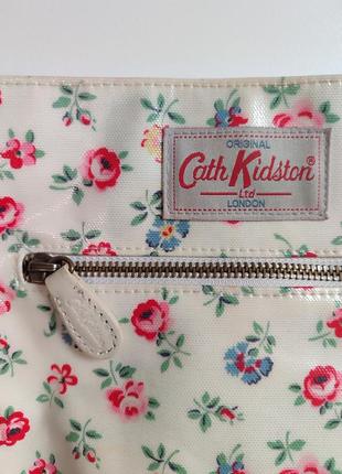 Оригінальна зручна сумка крос-боді від бренду cath kidston з фірмовим принтом2 фото