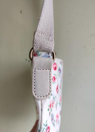 Оригінальна зручна сумка крос-боді від бренду cath kidston з фірмовим принтом5 фото