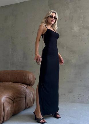 Тонкое платье с разрезом