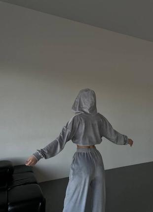 Костюм: коротка худі і штани