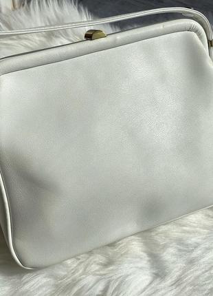 Вінтажна біла сумочка на фермуарі5 фото